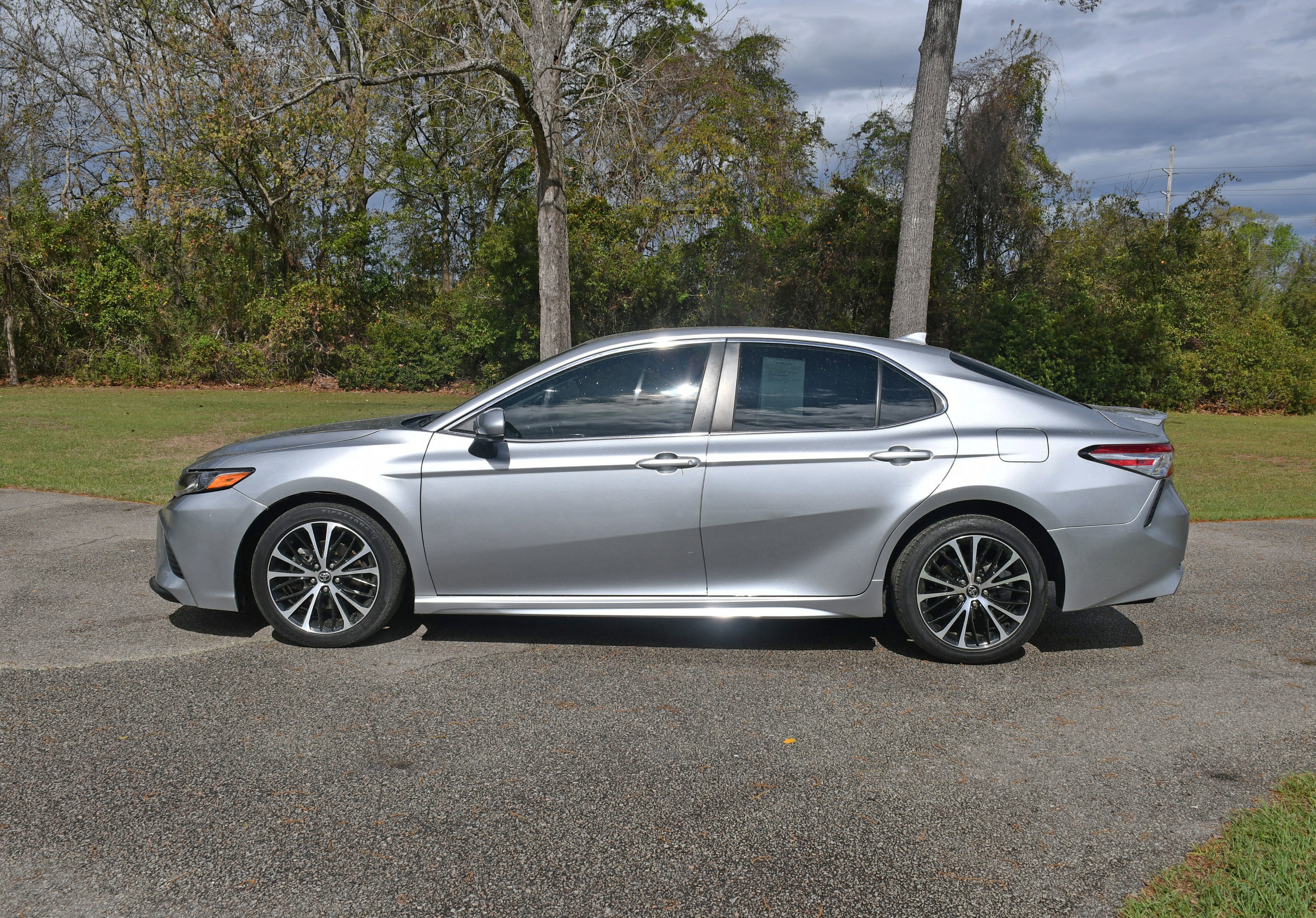 Used 2020 Toyota Camry SE with VIN 4T1G11AK2LU923445 for sale in Beaufort, SC
