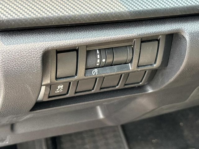 Used 2019 White Subaru 2.0i Premium image 26