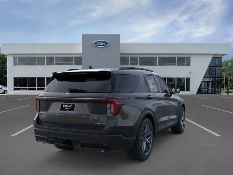 New 2026 Agate Black Metallic Ford ST-Line image 8