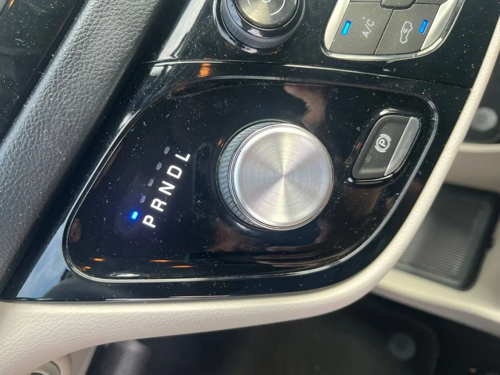 Used 2019 Billet Silver Metallic Chrysler L image 13