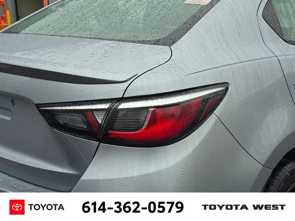 Used 2019  Toyota LE image 9