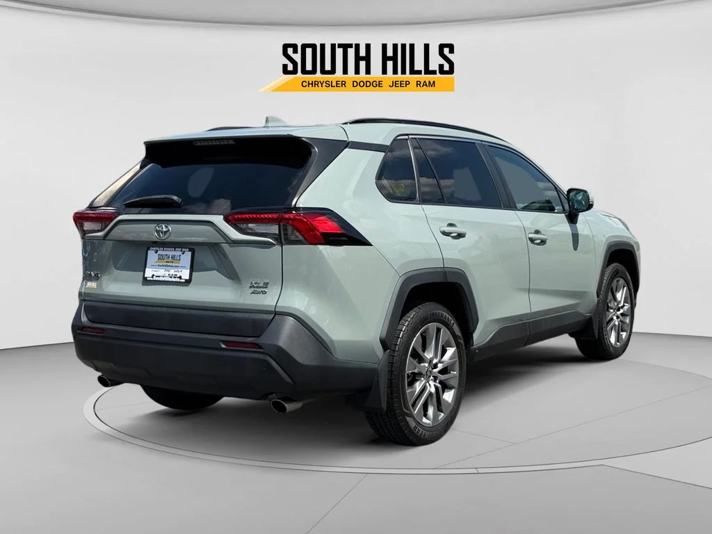 Used 2022 Green Toyota XLE Premium image 5