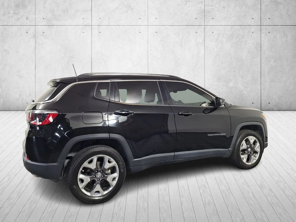 Used 2021 Diamond Black Crystal Pearlcoat Jeep Limited image 5