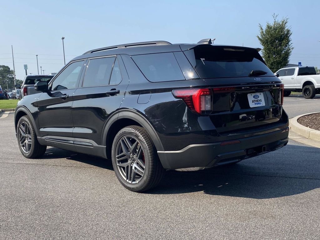 New 2026 Agate Black Metallic Ford ST-Line image 4