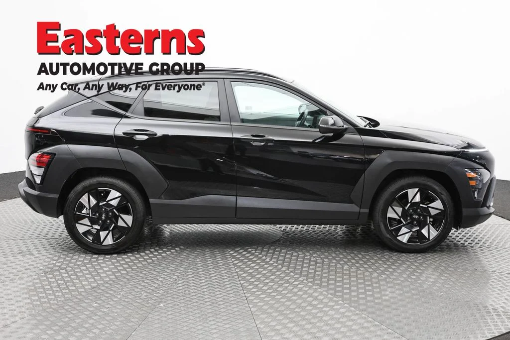 Used 2024 Black Hyundai SEL image 3