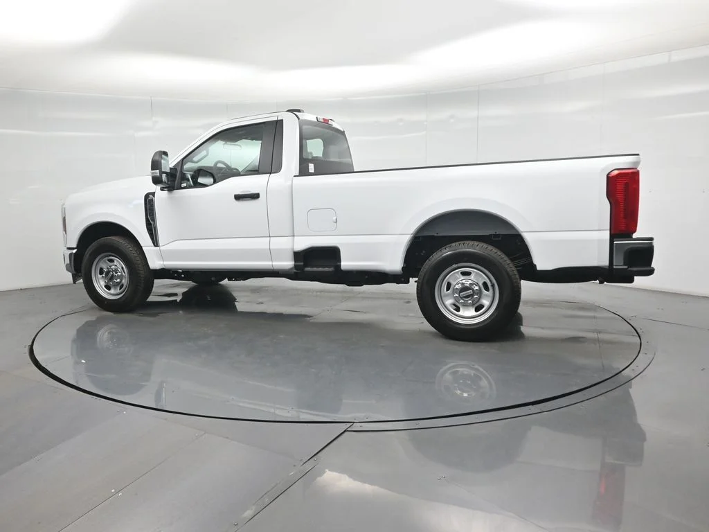 New 2026 Oxford White Ford XL image 4