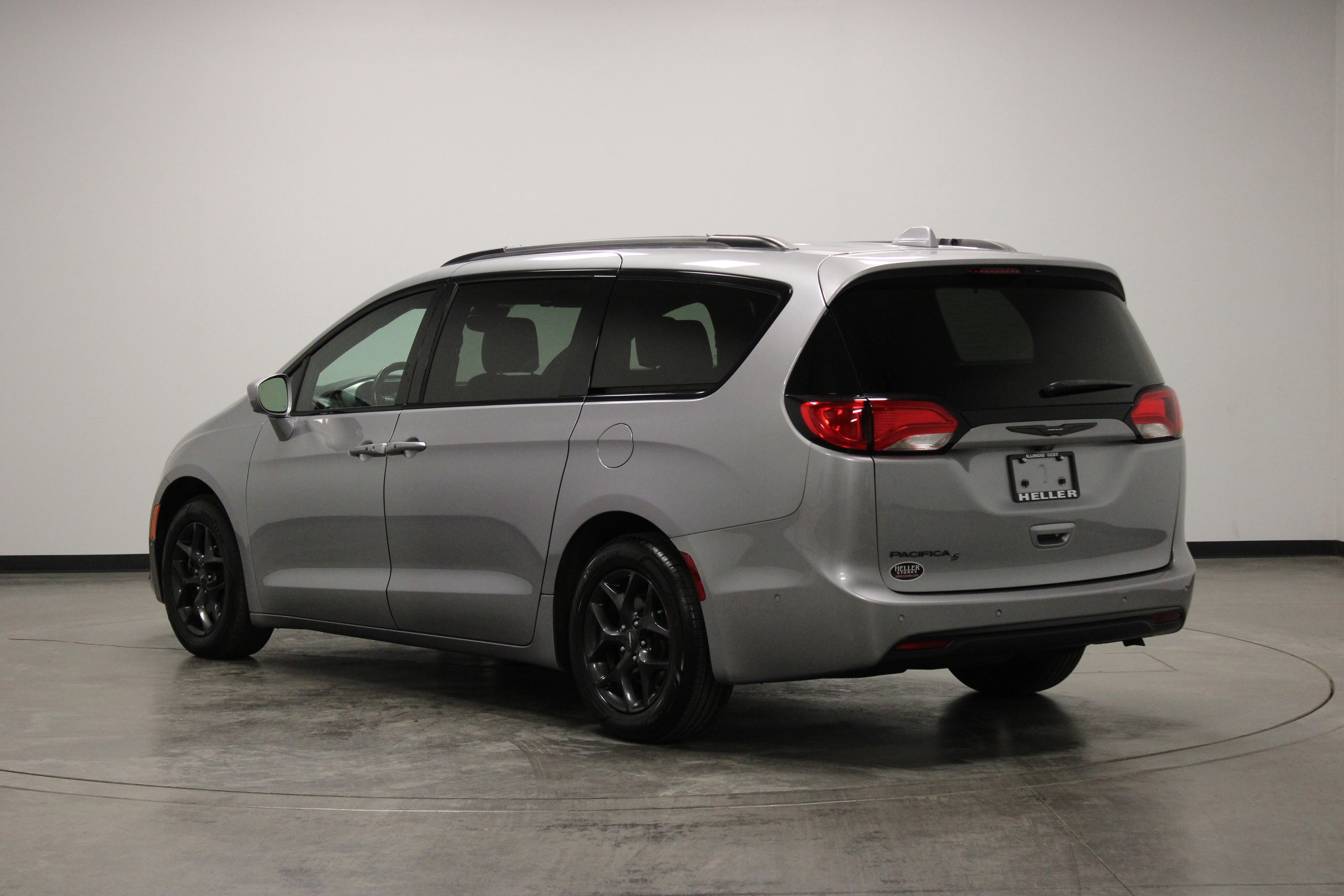 Used 2020 Billet Silver Metallic Clearcoat Chrysler Touring L Plus image 6