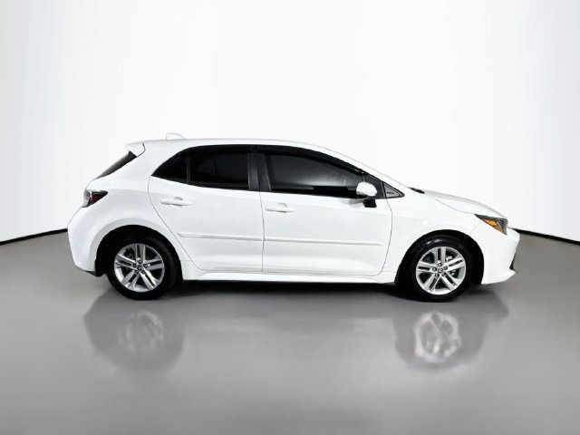 Used 2022 White Toyota SE image 8