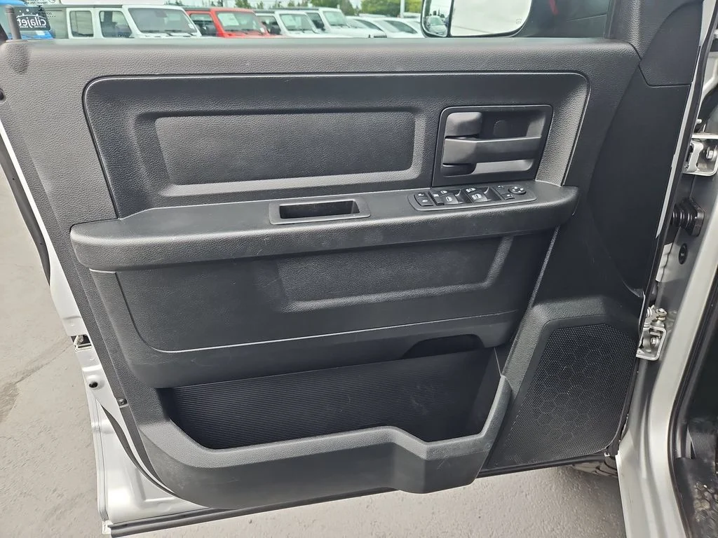 Used 2018 Bright Silver Clearcoat Metallic Ram Tradesman image 10