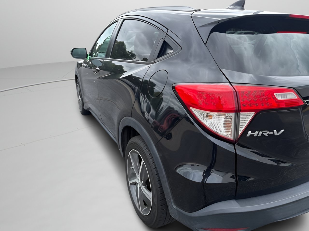 Certified Used 2022 Crystal Black Pearl Honda EX image 9