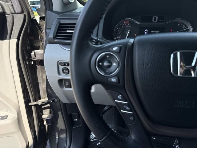 Used 2018 Gray Honda EX-L image 32