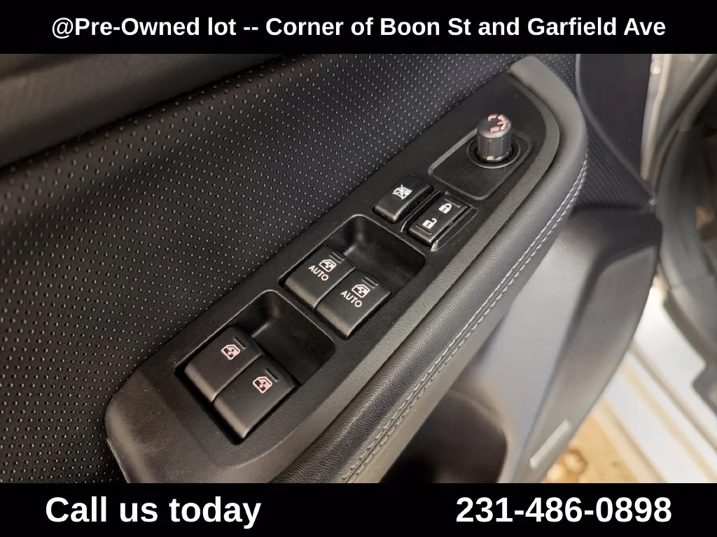 Used 2015 Silver Subaru 2.5i image 16