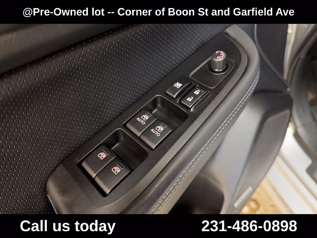 Used 2015 Silver Subaru 2.5i image 16