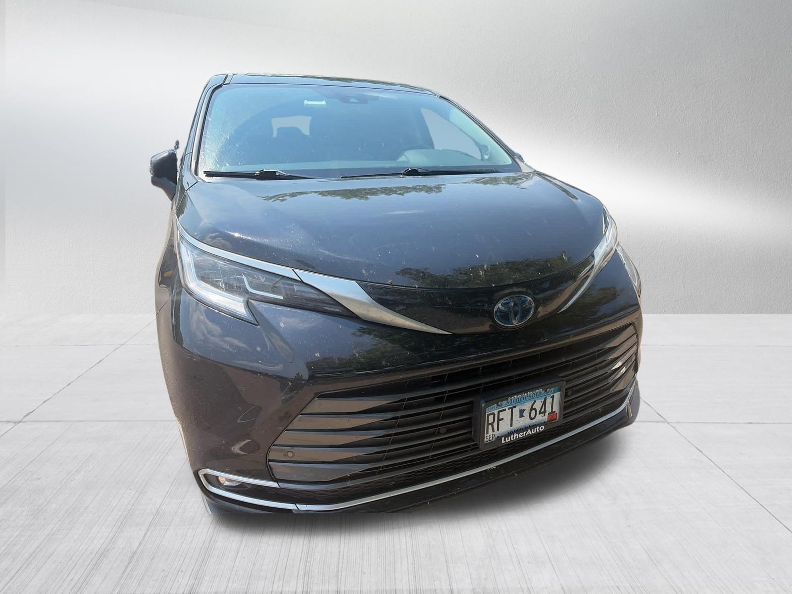 Certified 2022 Toyota Sienna Limited with VIN 5TDZSKFC2NS040941 for sale in Golden Valley, Minnesota