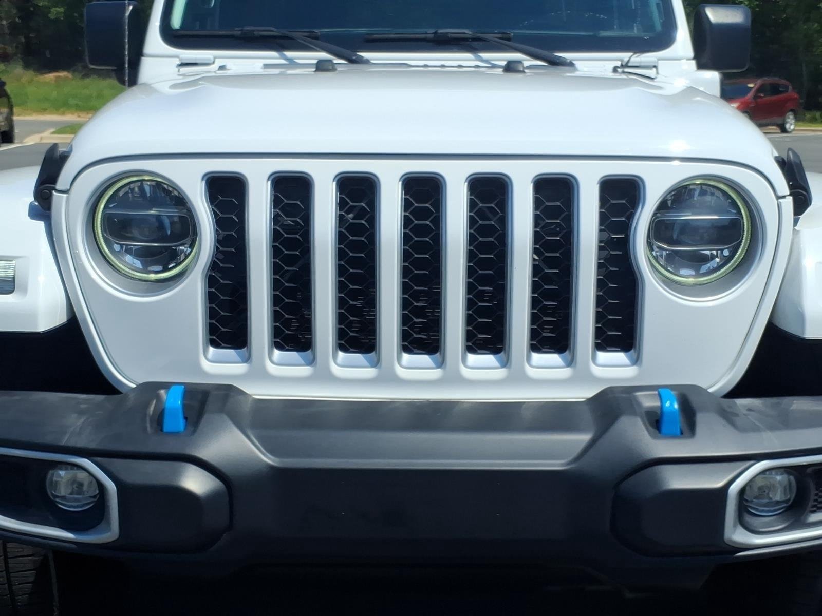 Used 2022 Bright White Clearcoat Jeep Unlimited Sahara image 16