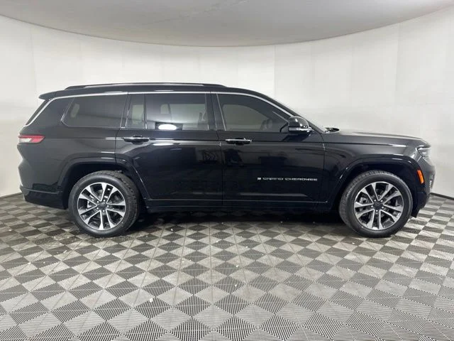 Used 2023 Diamond Black Jeep Overland image 2