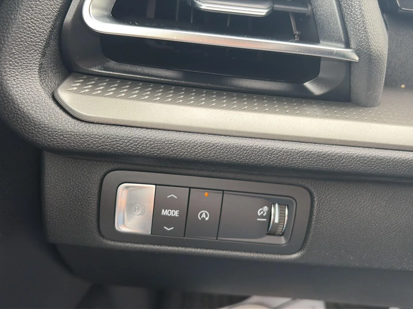 Used 2025 Mosaic Black Metallic Chevrolet LT image 26