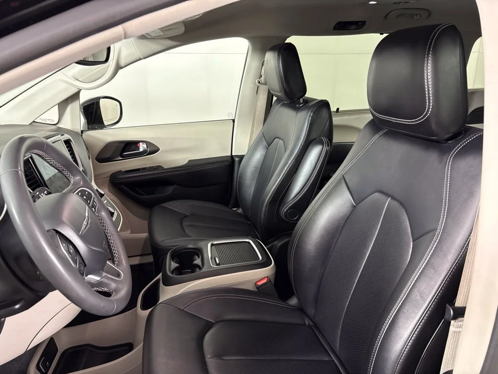 Used 2024 Black Chrysler Touring L image 30