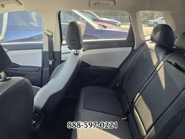 Used 2025 Black Volkswagen 1.5T SE image 4