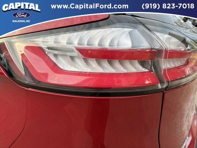 Used 2022 Red Ford SEL image 16