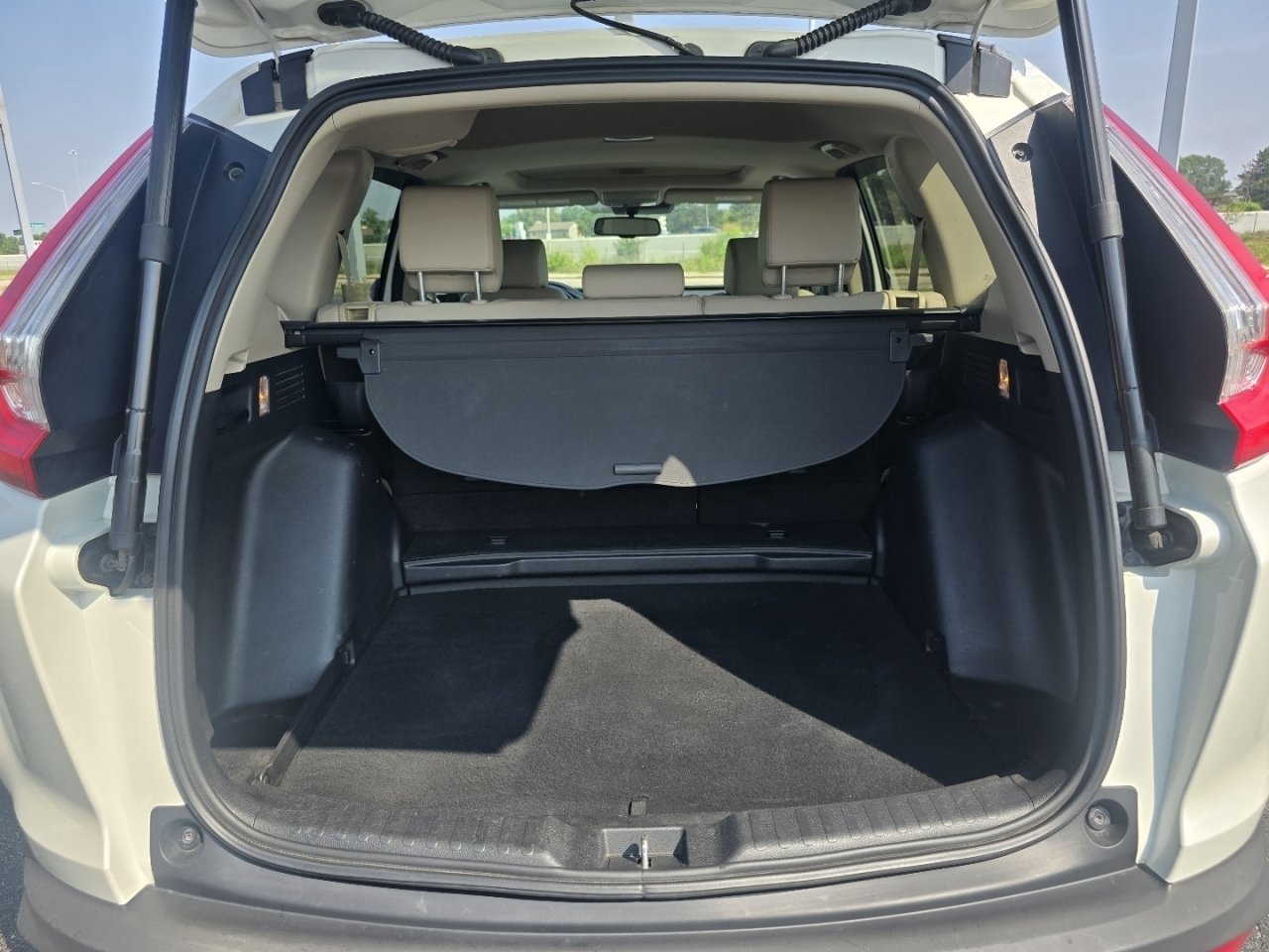 Used 2017 White Honda EX-L image 18