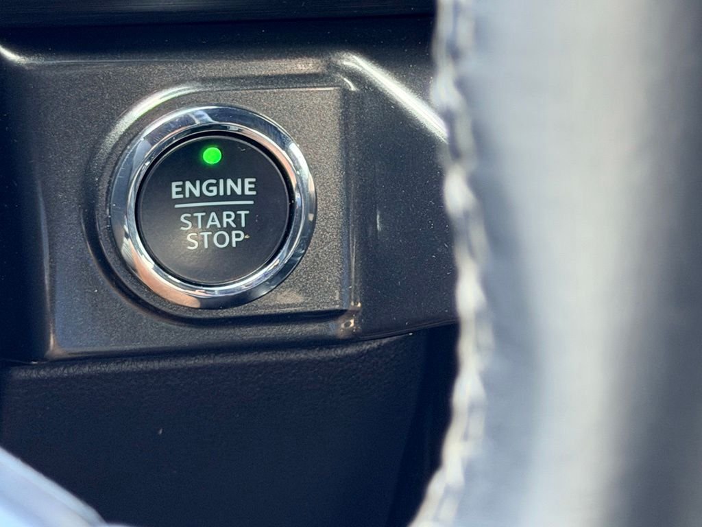 Used 2023 Blue Ford XLT image 31