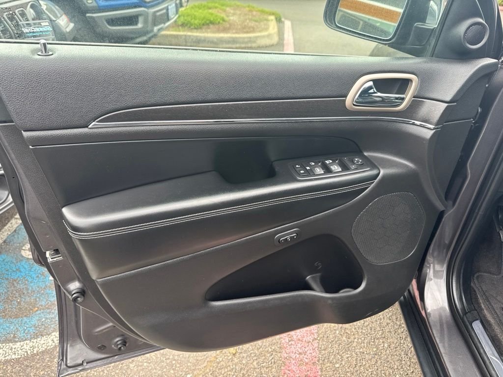 Used 2016 Granite Crystal Metallic Clearcoat Jeep Limited image 5