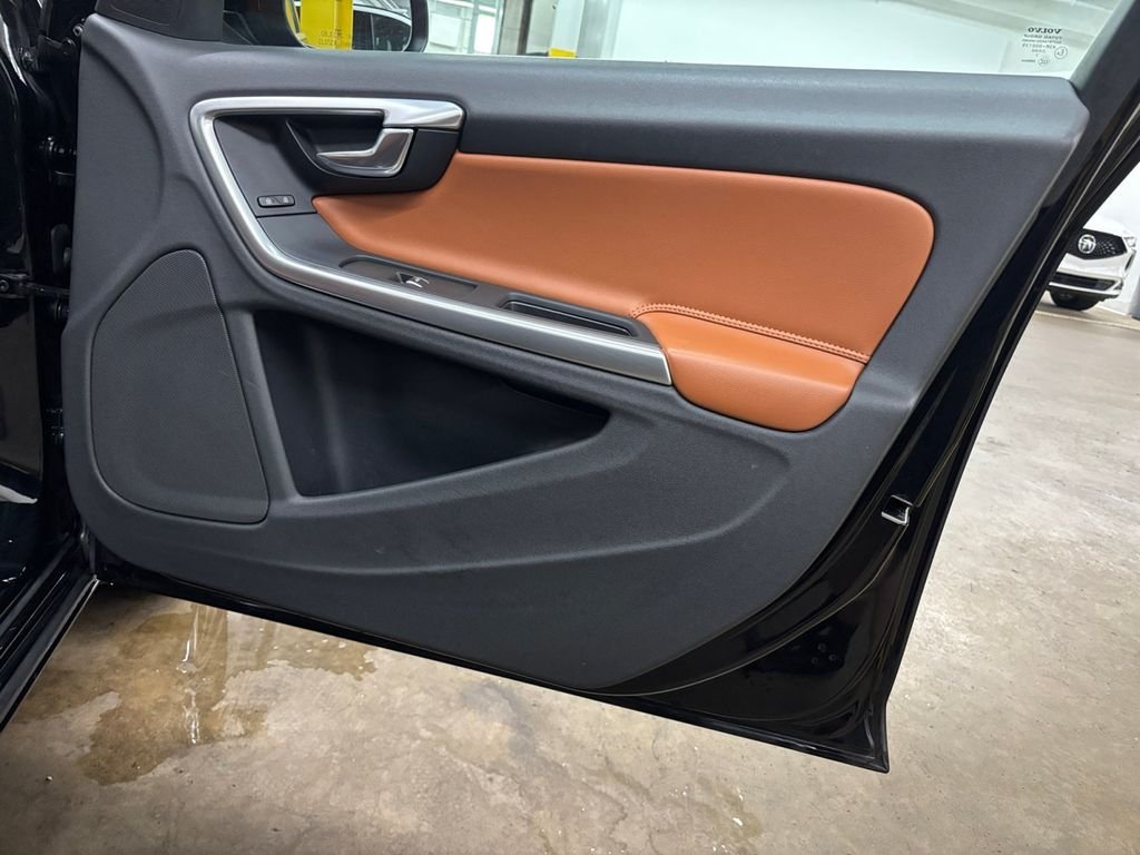 Used 2017 Onyx Black Metallic Volvo T5 image 15