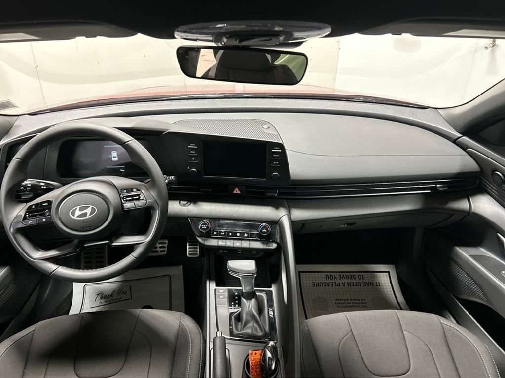 Used 2025 Red Hyundai SEL Sport image 27