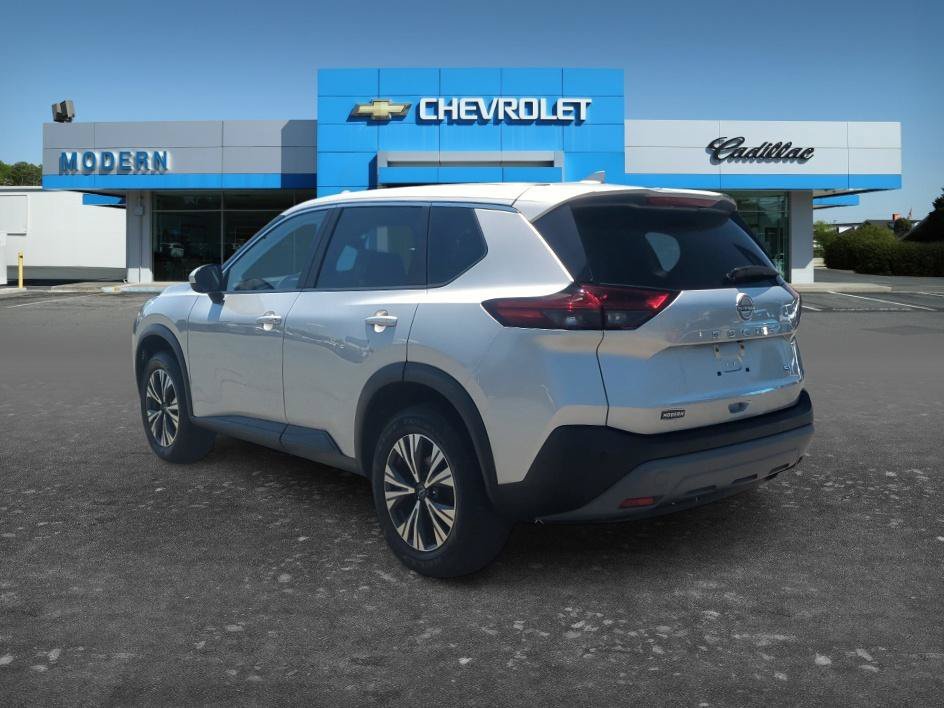 Used 2023 Brilliant Silver Metallic Nissan SV image 3