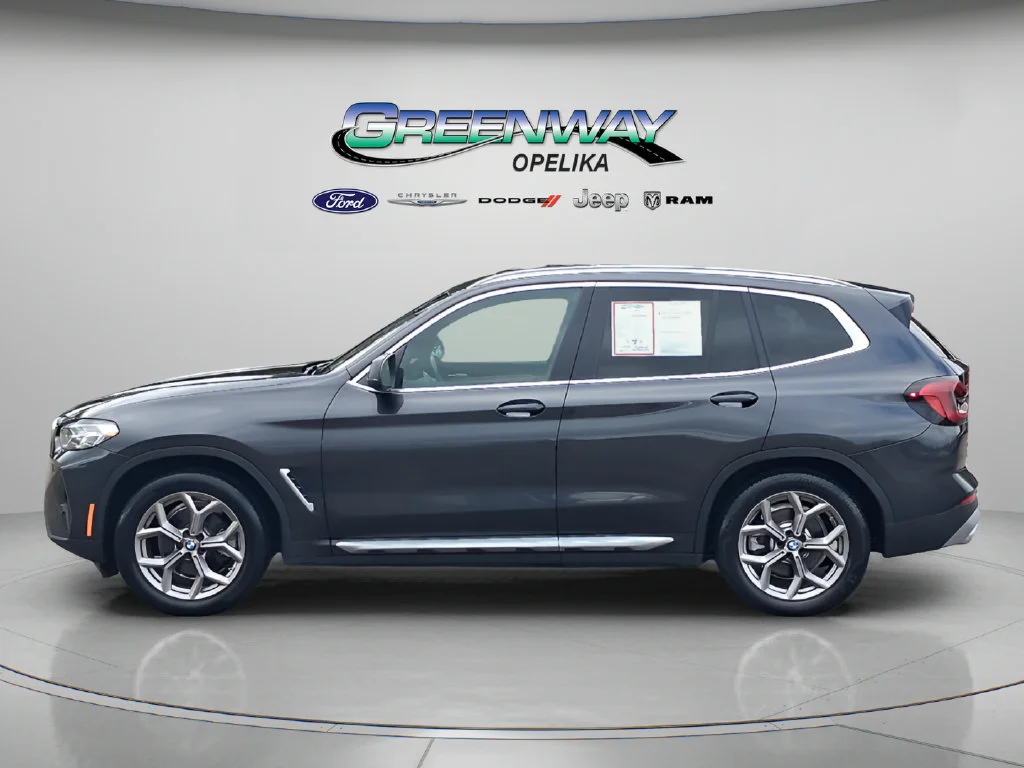 Used 2022 Dark Graphite BMW xDrive30i image 4