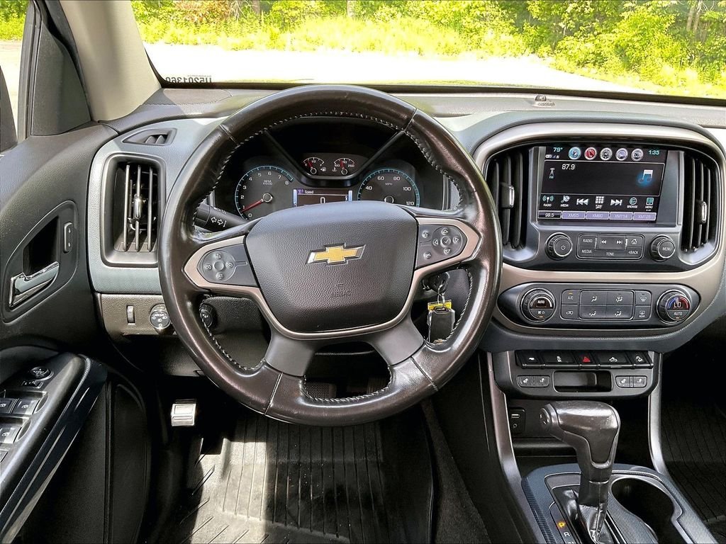 Used 2018 Gray Chevrolet Z71 image 17