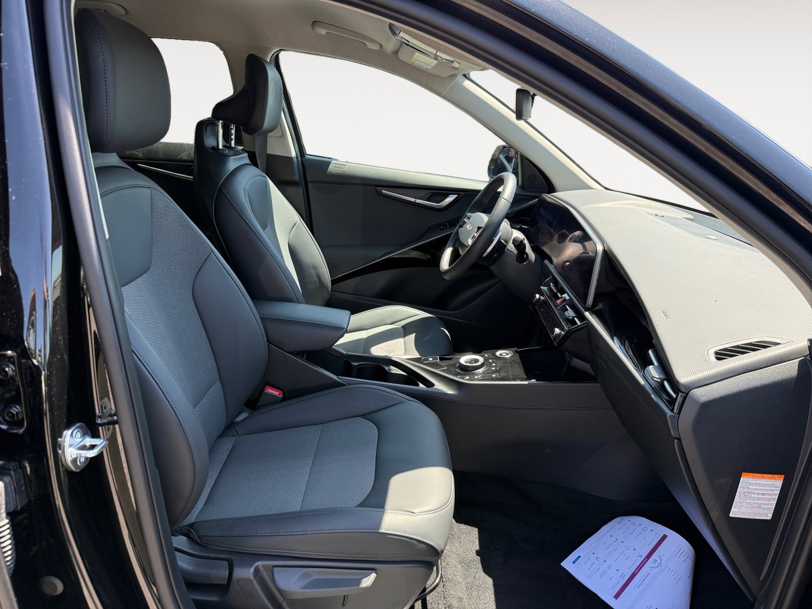Used 2024 Aurora Black Kia Wind image 19