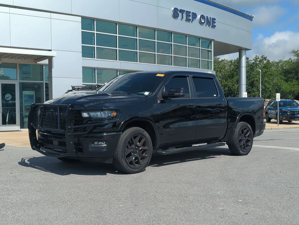 2025 RAM 1500 Laramie 4x4 Crew Cab 5'7's photo