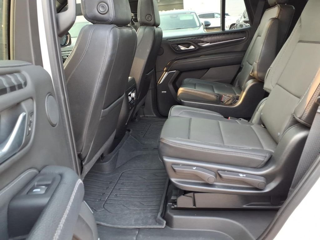 Used 2023 White Frost Tricoat GMC Denali image 5