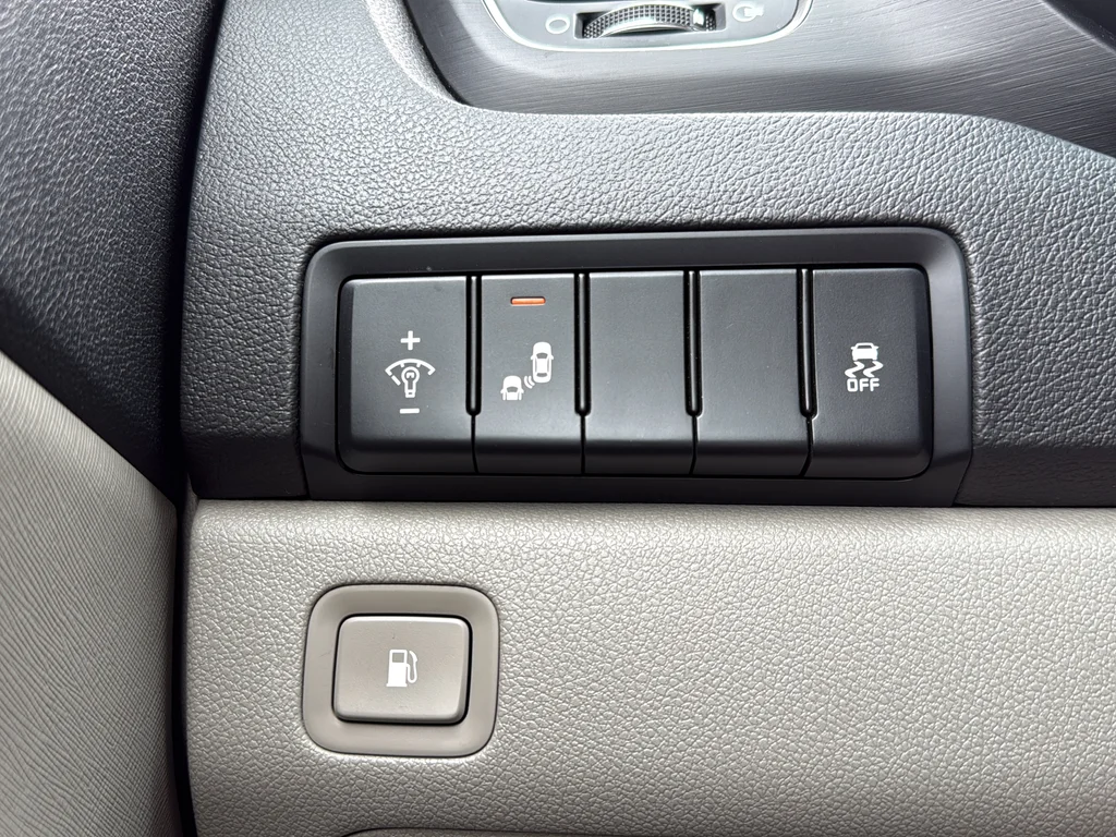 Used 2019 Snow White Pearl Kia EX image 16