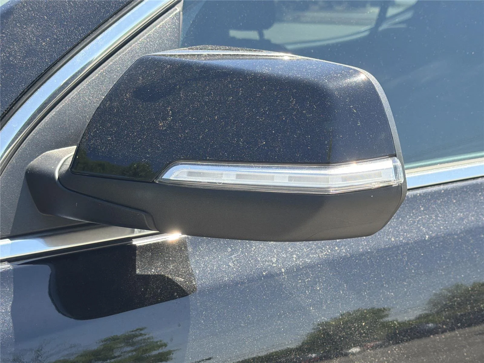 Used 2023 Ebony Twilight Metallic GMC SLE image 36
