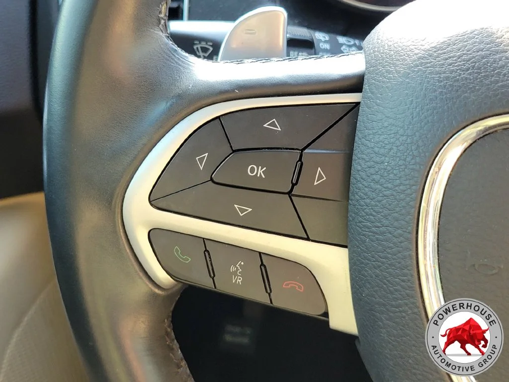 Used 2015 White Dodge SXT image 27