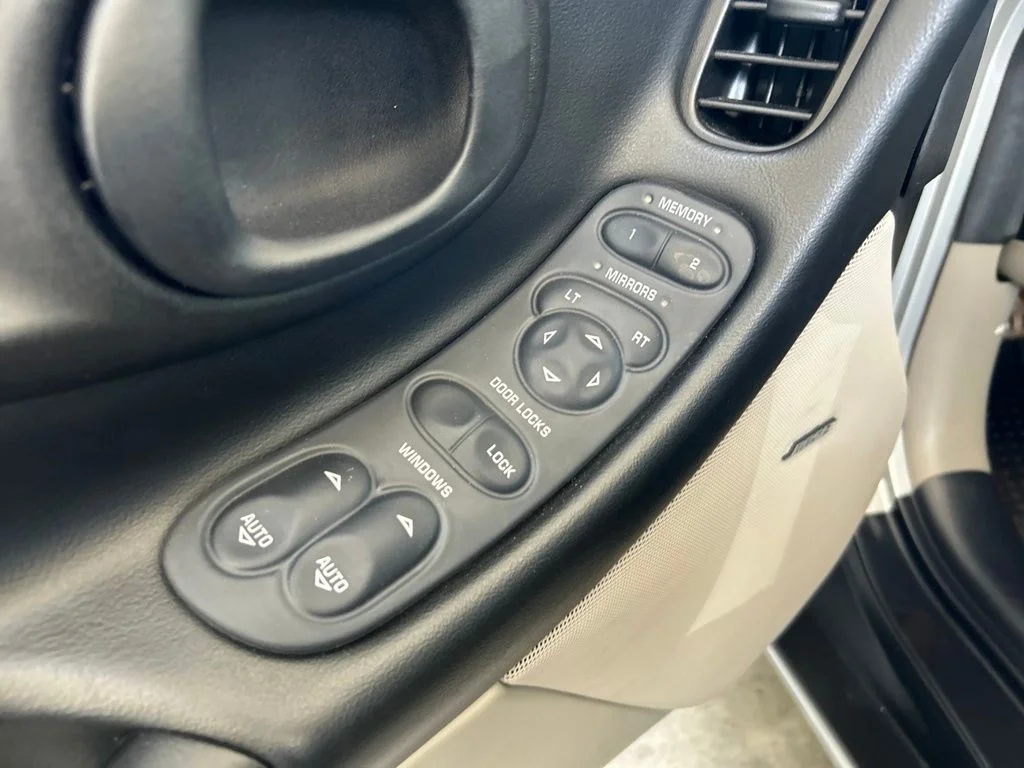 Used 2000 Silver Chevrolet Base image 30