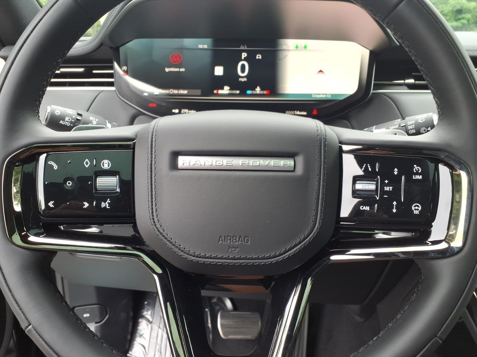 New 2026 Santorini Black LAND ROVER Dynamic SE image 11