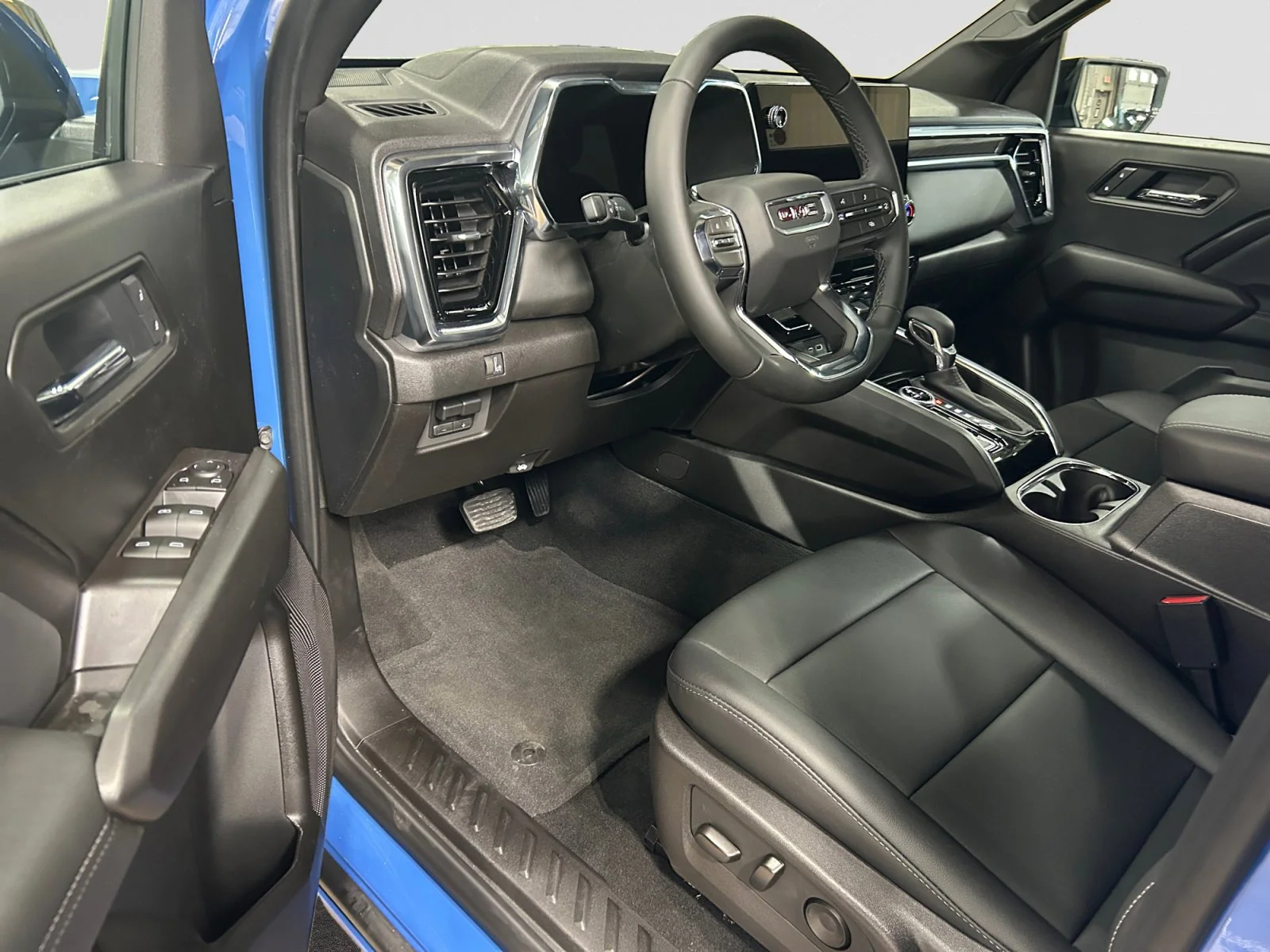 New 2026 Rapids Metallic GMC Elevation image 12