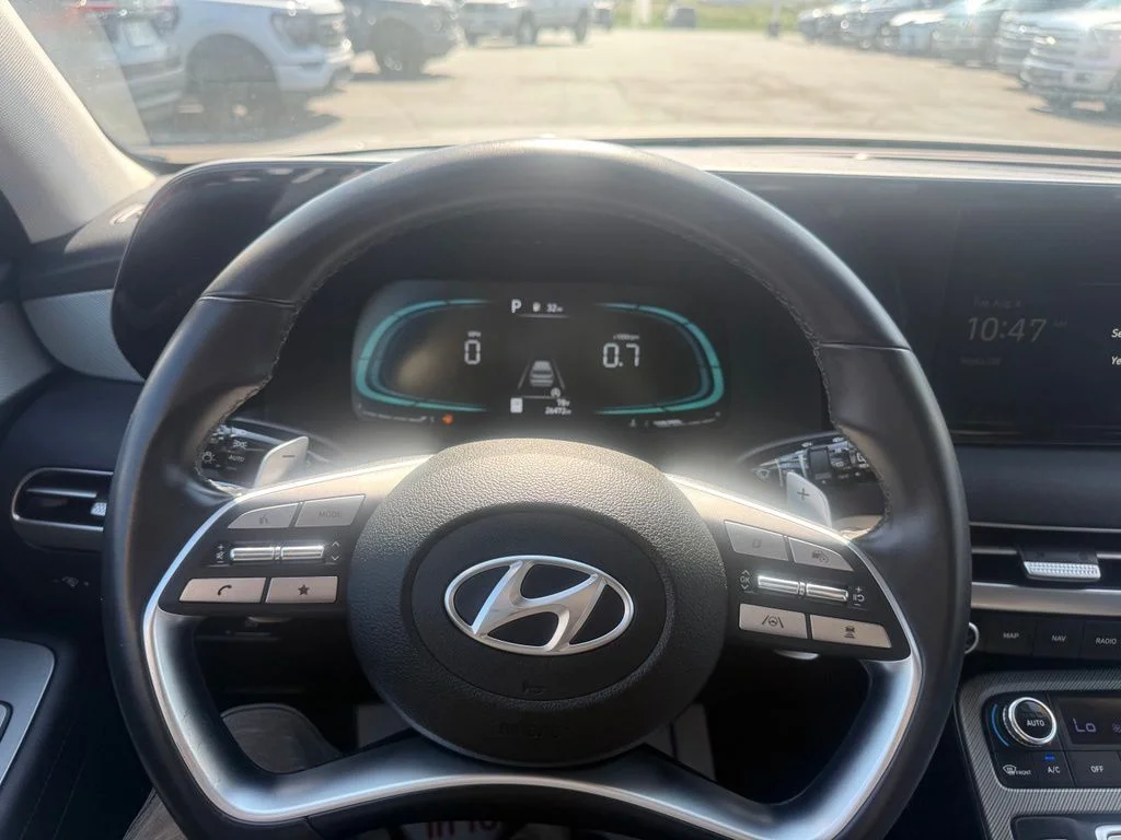 Certified Used 2025 Silver Hyundai SEL image 24