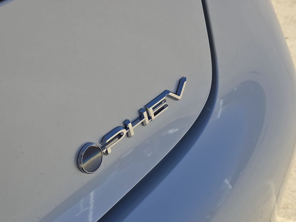 2026 Toyota Prius Plug-in Hybrid SE - Photo 12