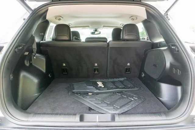 Used 2019 White Jeep Limited image 11