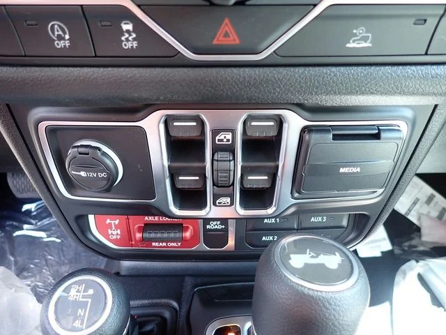 New 2026 White/off-white Jeep  image 20