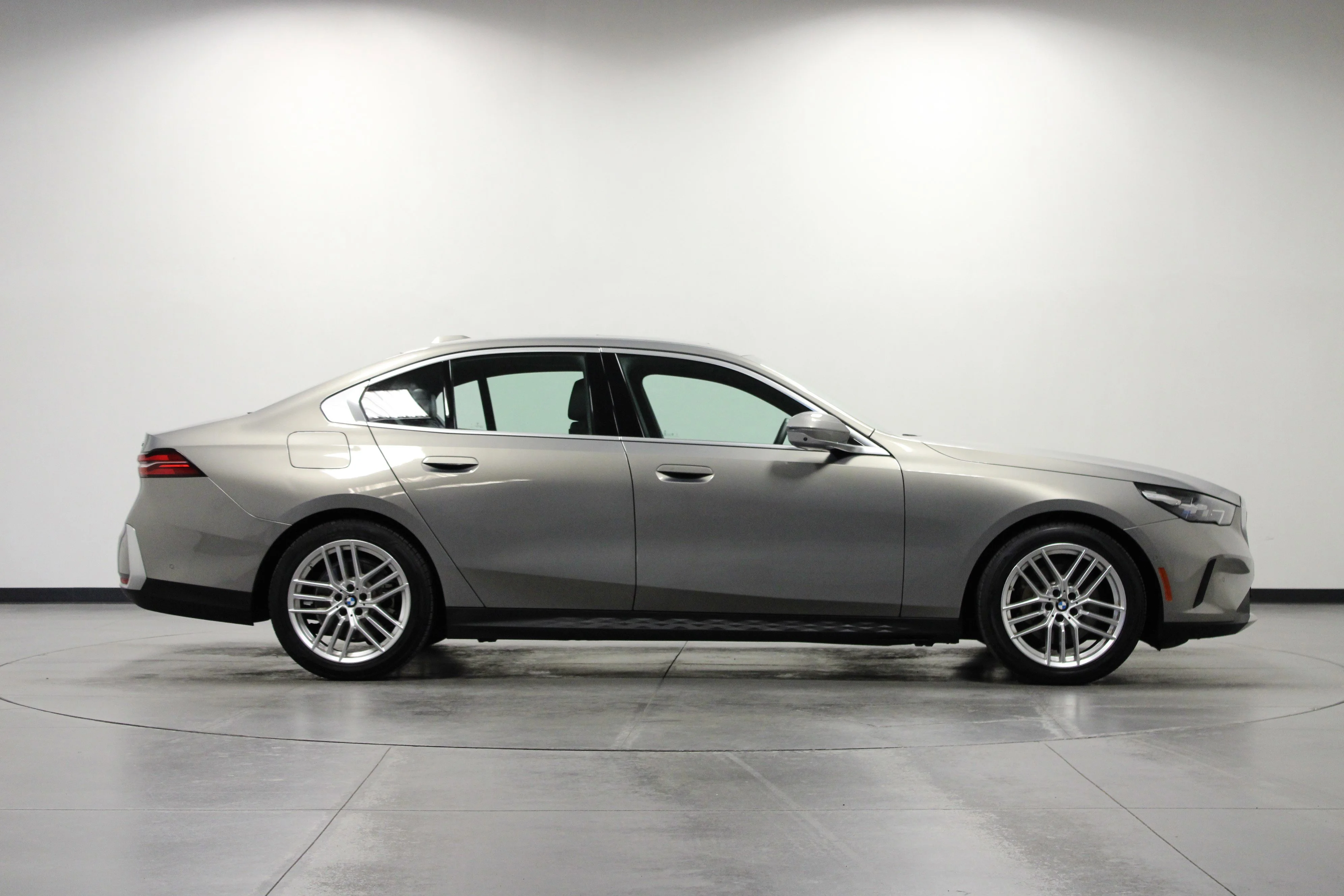 Used 2024 Oxide Grey Metallic BMW 530i xDrive image 3
