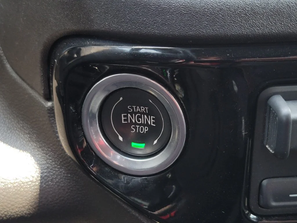 Used 2025 Summit White Chevrolet LT image 35