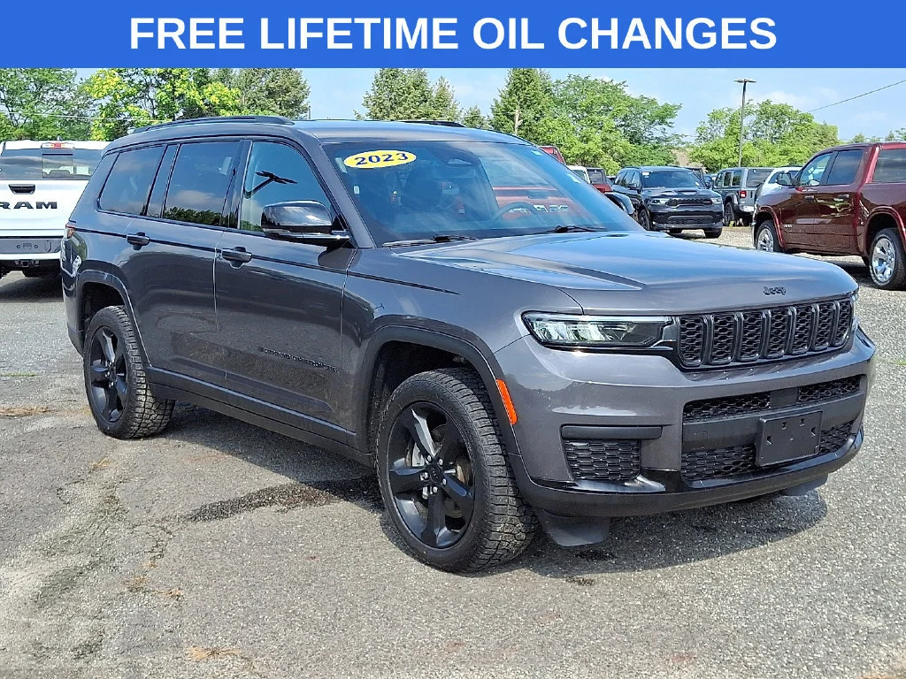 Used 2023 Gray Jeep Altitude 4x4 image 1