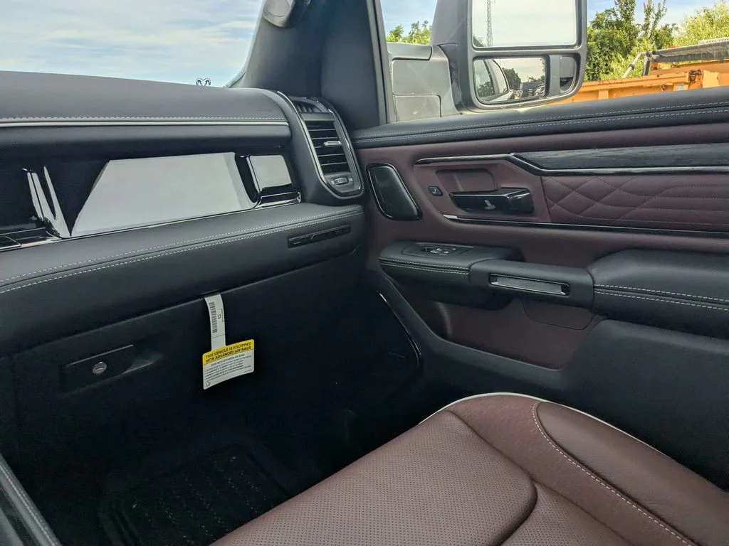 New 2026 Diamond Black Crystal Pearl-Coat Exterior Paint RAM Limited image 17