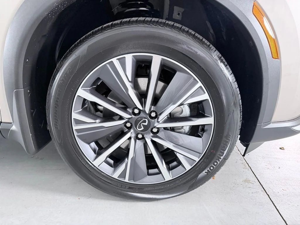 New 2026 WARM TITANIUM INFINITI Luxe FWD image 9
